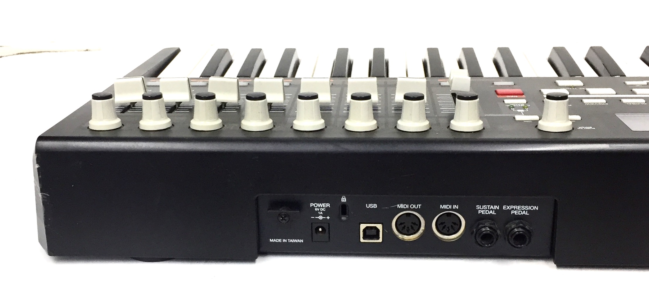 Akai Drum Pad / Beat Machine MPK49