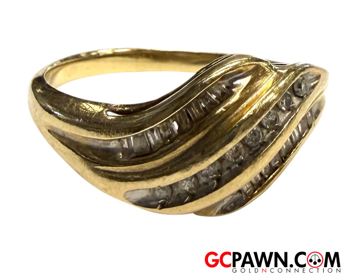 View product details for Women's Cluster ring 10kt Yellow Gold 