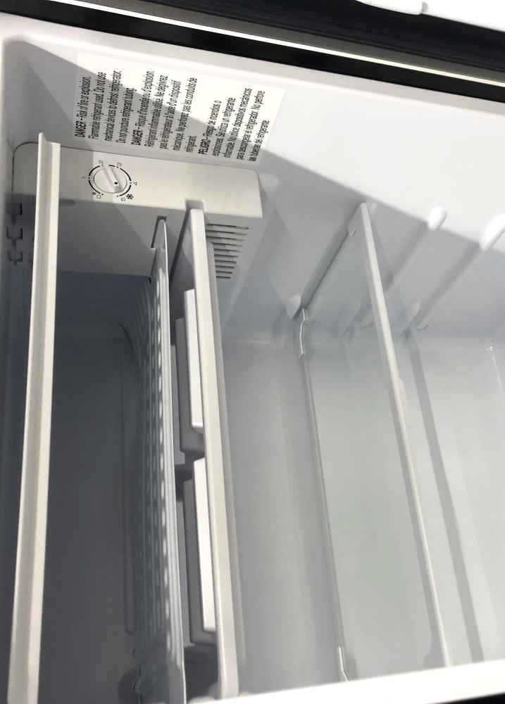 Frigidaire Refrigerator FFPE3322UM