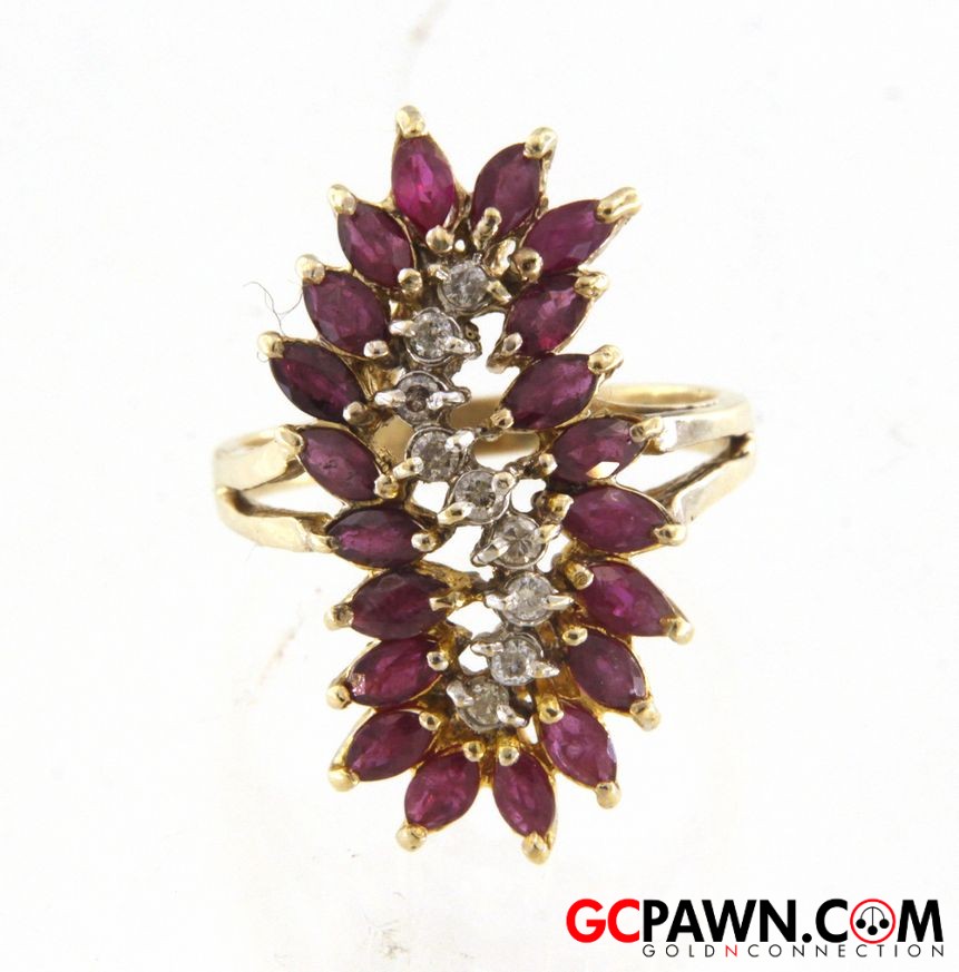View product details for Women's Cluster ring 14kt Yellow Gold 