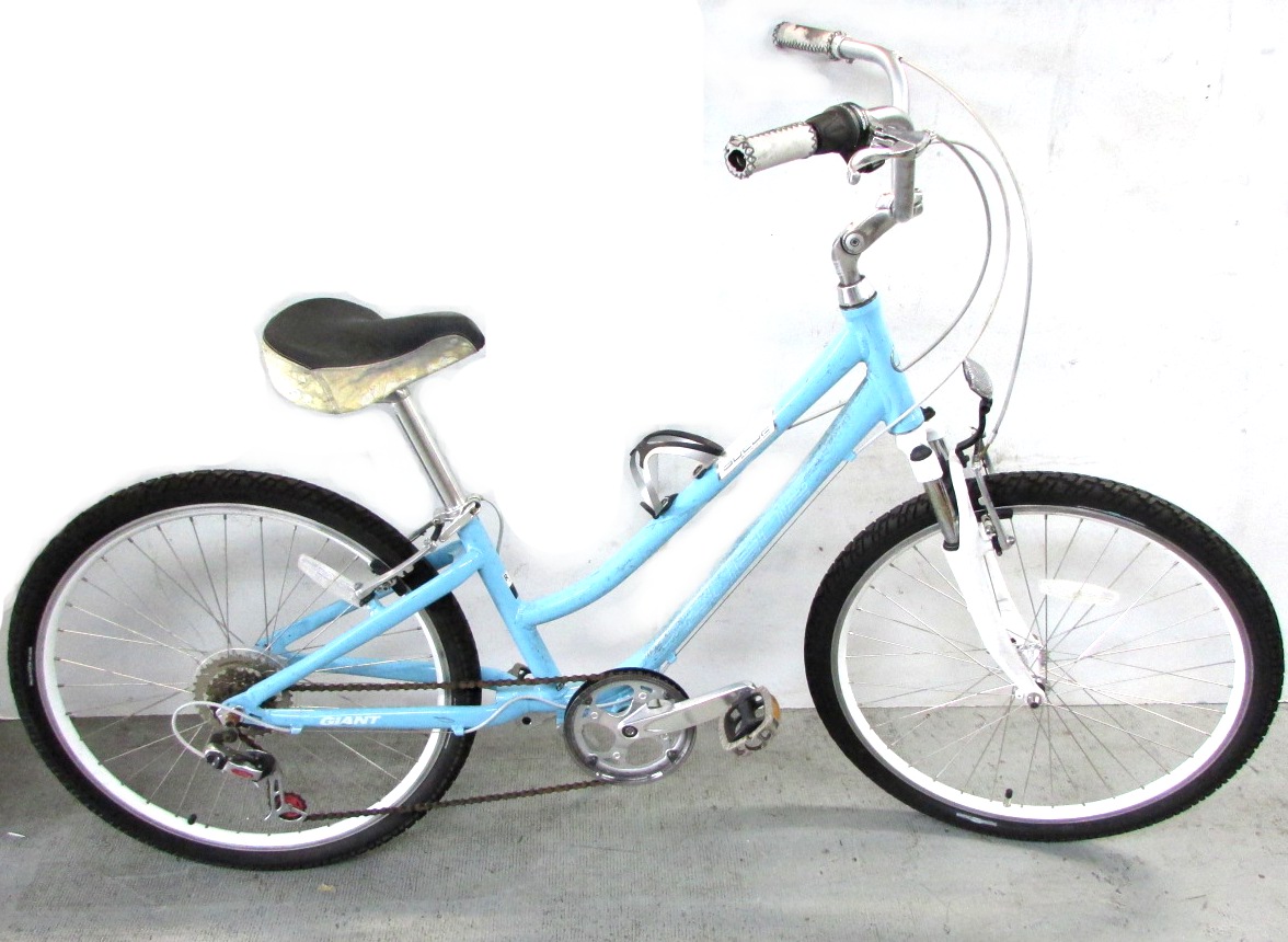 giant suede cruiser bike