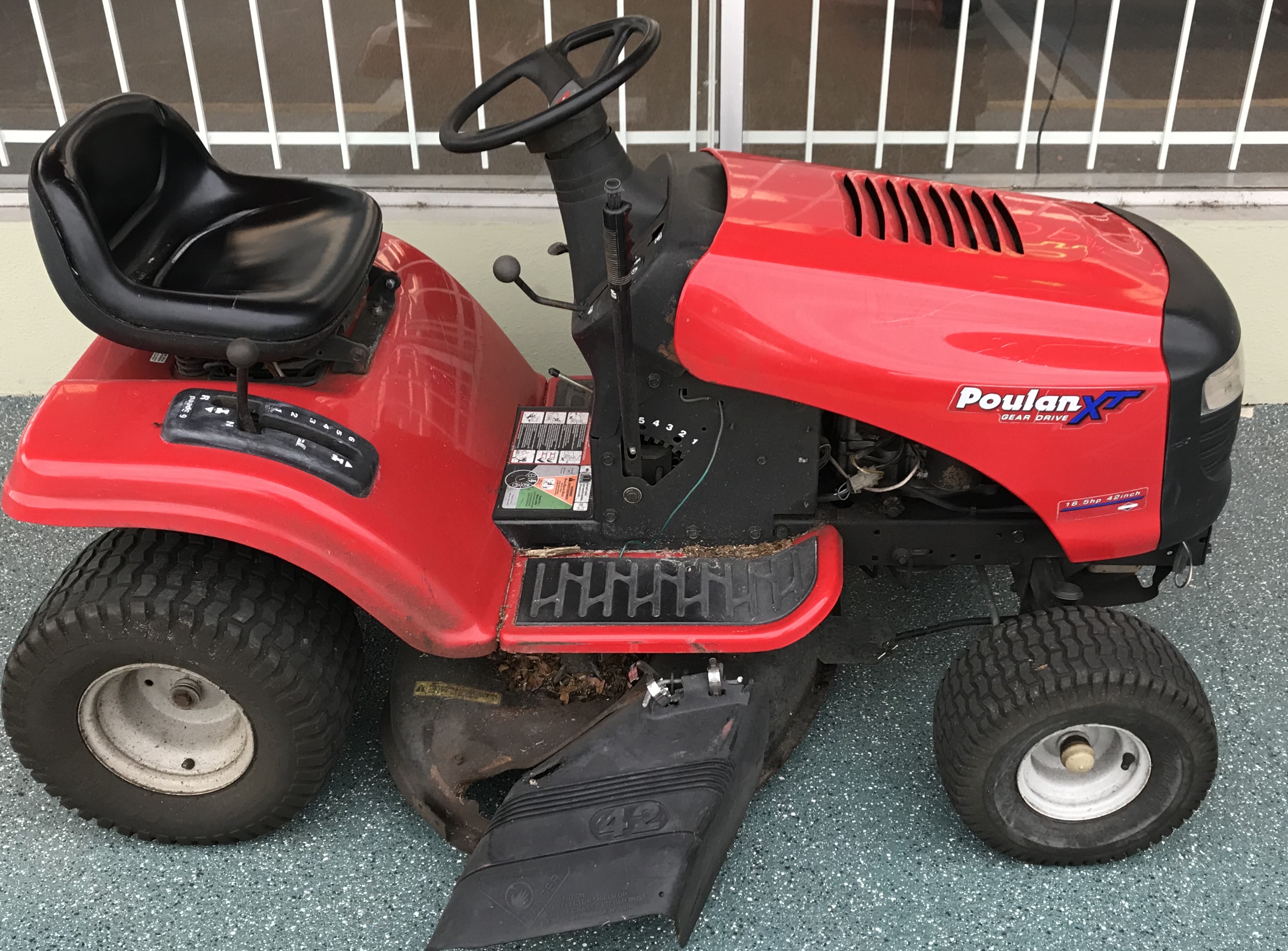 Poulan Riding lawnmower PXT16542