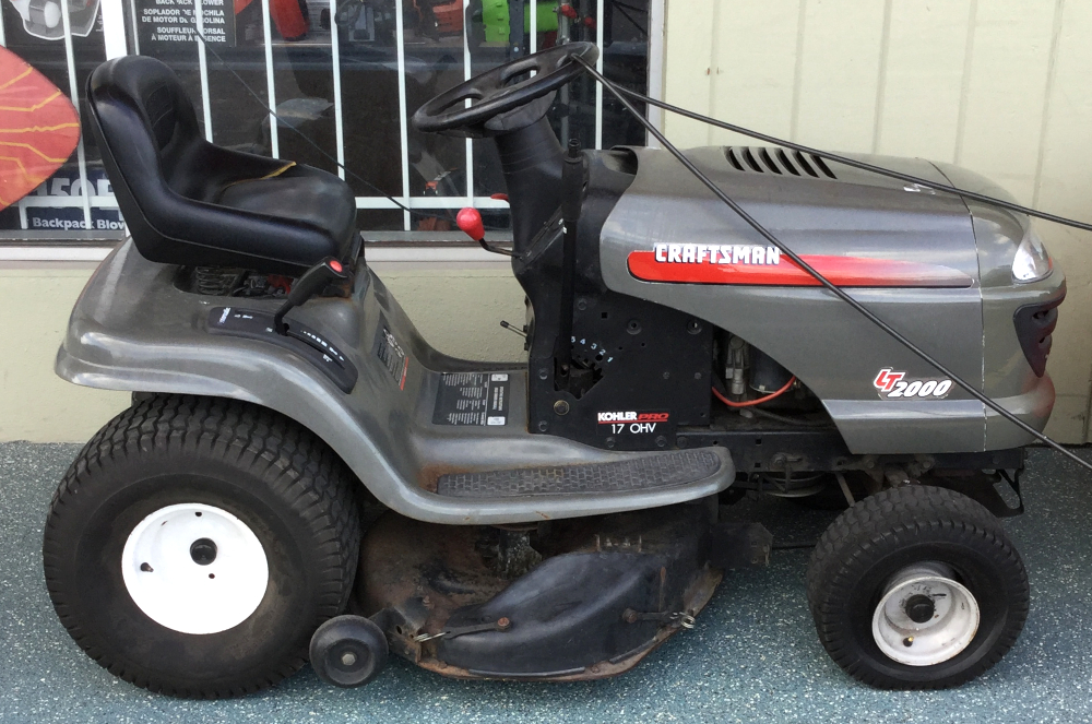 Craftsman Riding lawnmower 917273140 LT 200